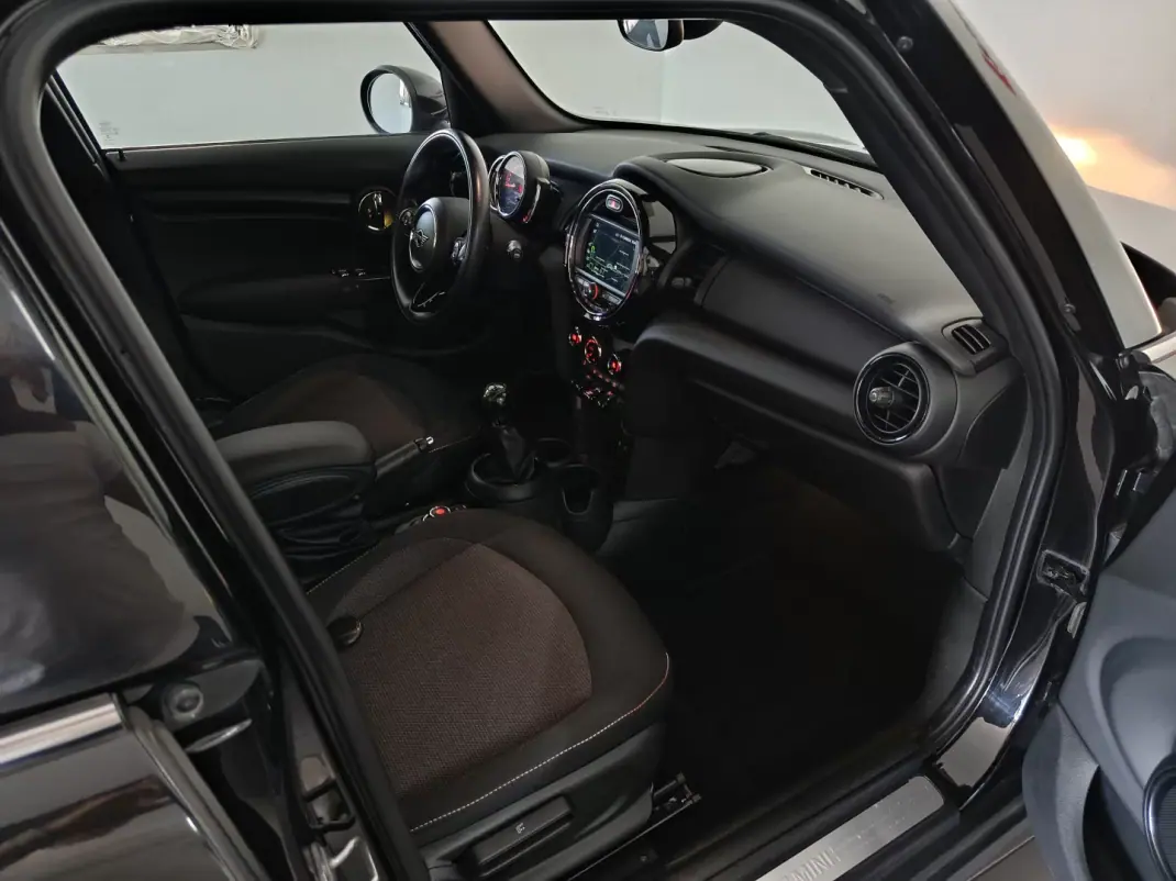 MINI Cooper 2019 - 16200 EUR, 80000 km - 80000km - foto 47 de 52