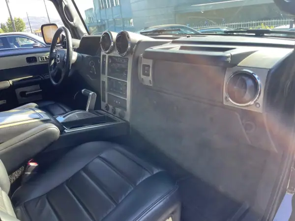 Hummer H2 2010 - 60000 EUR, 143000 km - AUTO.MOTO.pt - 143000km - foto 11 de 17
