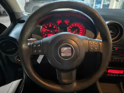 SEAT Ibiza 2007 - 3950 EUR, 300900 km - AUTO.MOTO.pt - 300900km - foto 21 de 30