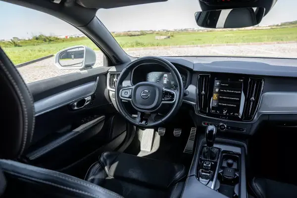 Volvo V90 2018 - 21990 EUR, 184000 km - AUTO.MOTO.pt - 184000km - foto 37 de 38
