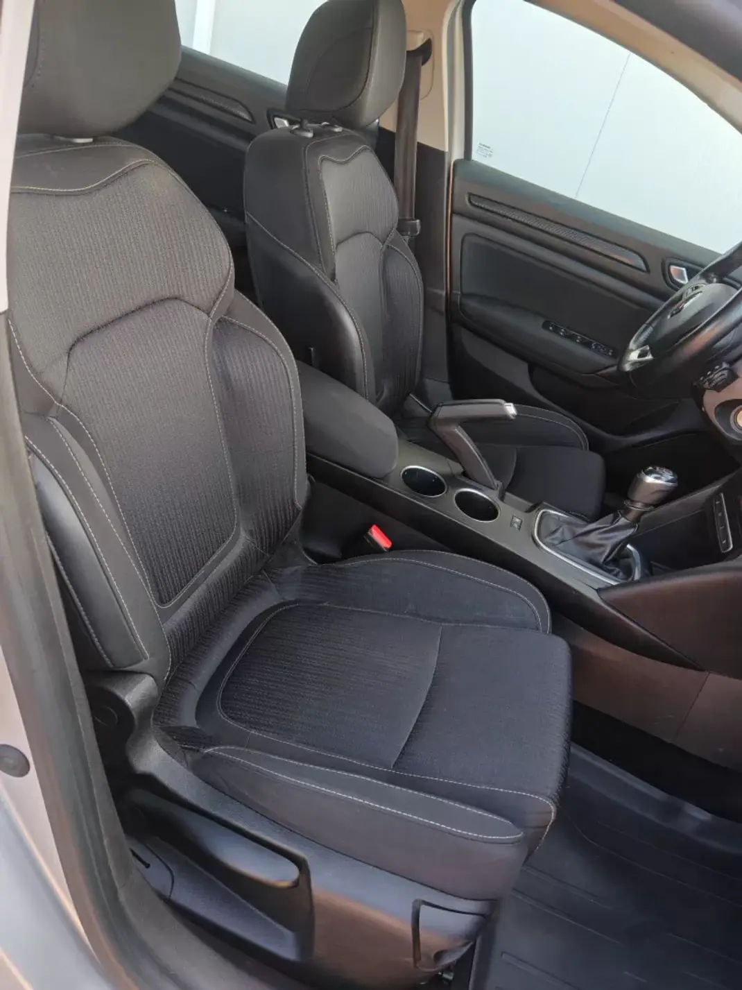 Renault Mégane Sport Tourer 2020 - 13750 EUR, 134000 km - 134000km - foto 18 de 21