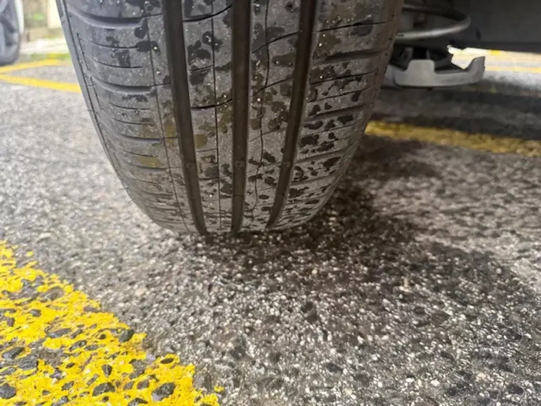 Peugeot 208 2014 - 7400 EUR, 116000 km - AUTO.MOTO.pt - 116000km - foto 25 de 26