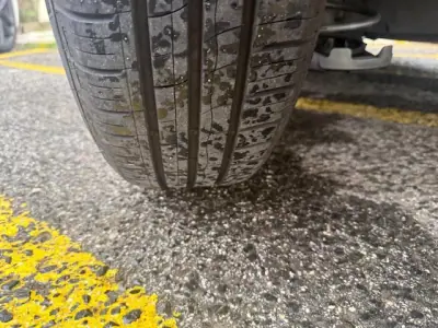 Peugeot 208 2014 - 7400 EUR, 116000 km - AUTO.MOTO.pt - 116000km - foto 25 de 26