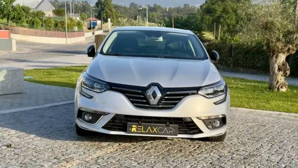 Renault Mégane 2019 - 14999 EUR, 99500 km - AUTO.MOTO.pt - 99500km - foto 2 de 20