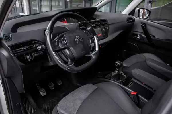Citroën Grand C4 Spacetourer 2018 - 9900 EUR, 367153 km - AUTO.MOTO.pt - 367153km - foto 20 de 37