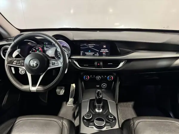 Alfa Romeo Stelvio 2017 - 22900 EUR, 215900 km - AUTO.MOTO.pt - 215900km - foto 10 de 60