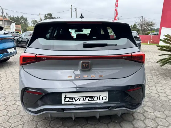Cupra Born 2024 - 28750 EUR, 35000 km - 35000km - foto 8 de 47