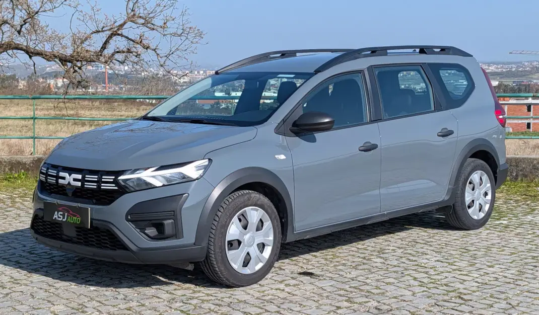 Dacia Jogger 2023 - 14250 EUR, 57740 km - AUTO.MOTO.pt - 57740km - foto 2 de 20