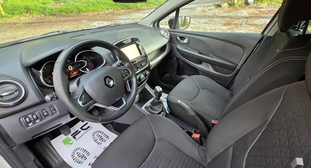 Renault Clio 2017 - 10950 EUR, 114000 km - AUTO.MOTO.pt - 114000km - foto 12 de 19