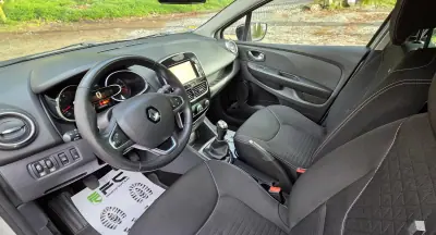 Renault Clio 2017 - 10950 EUR, 114000 km - AUTO.MOTO.pt - 114000km - foto 12 de 19