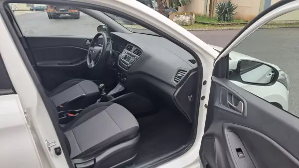 Hyundai i20 2018 - 9980 EUR, 134296 km - AUTO.MOTO.pt - 134296km - foto 29 de 43