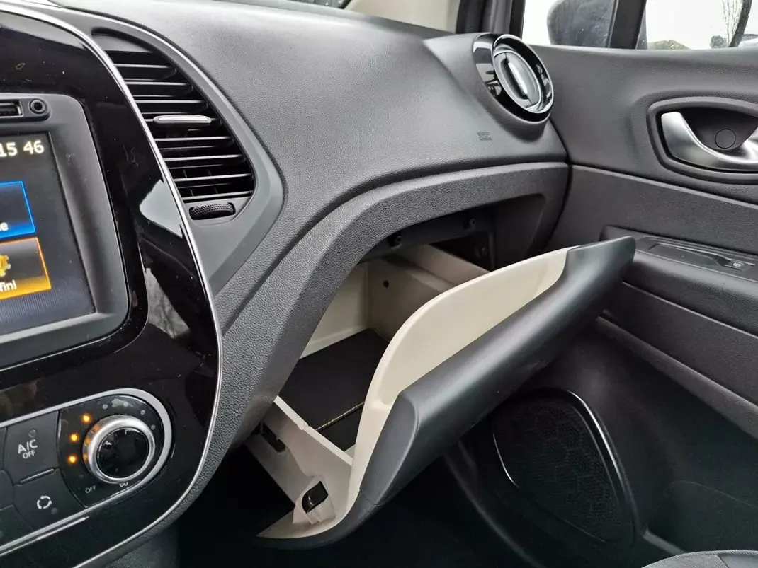 Renault Captur 2019 - 16900 EUR, 55740 km - AUTO.MOTO.pt - 55740km - foto 23 de 26