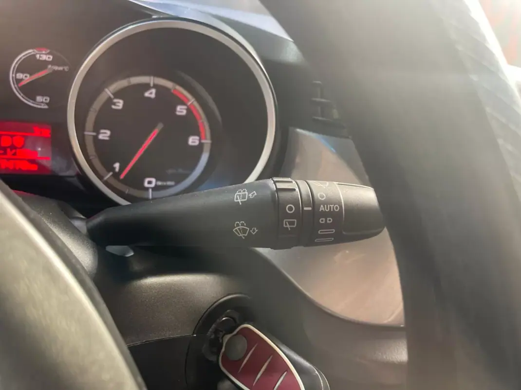 Alfa Romeo Giulietta 2011 - 8750 EUR, 197000 km - AUTO.MOTO.pt - 197000km - foto 35 de 35