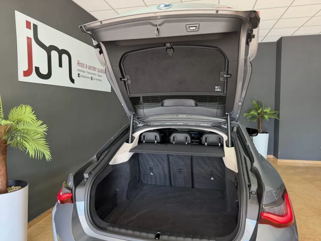 BMW i4 2022 - 36500 EUR, 76874 km - AUTO.MOTO.pt - 76874km - foto 18 de 18