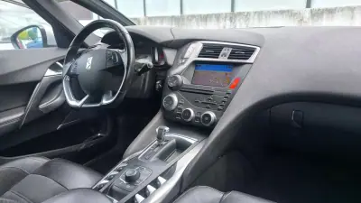 Citroën DS5 2012 - 10900 EUR, 184000 km - AUTO.MOTO.pt - 184000km - foto 8 de 17