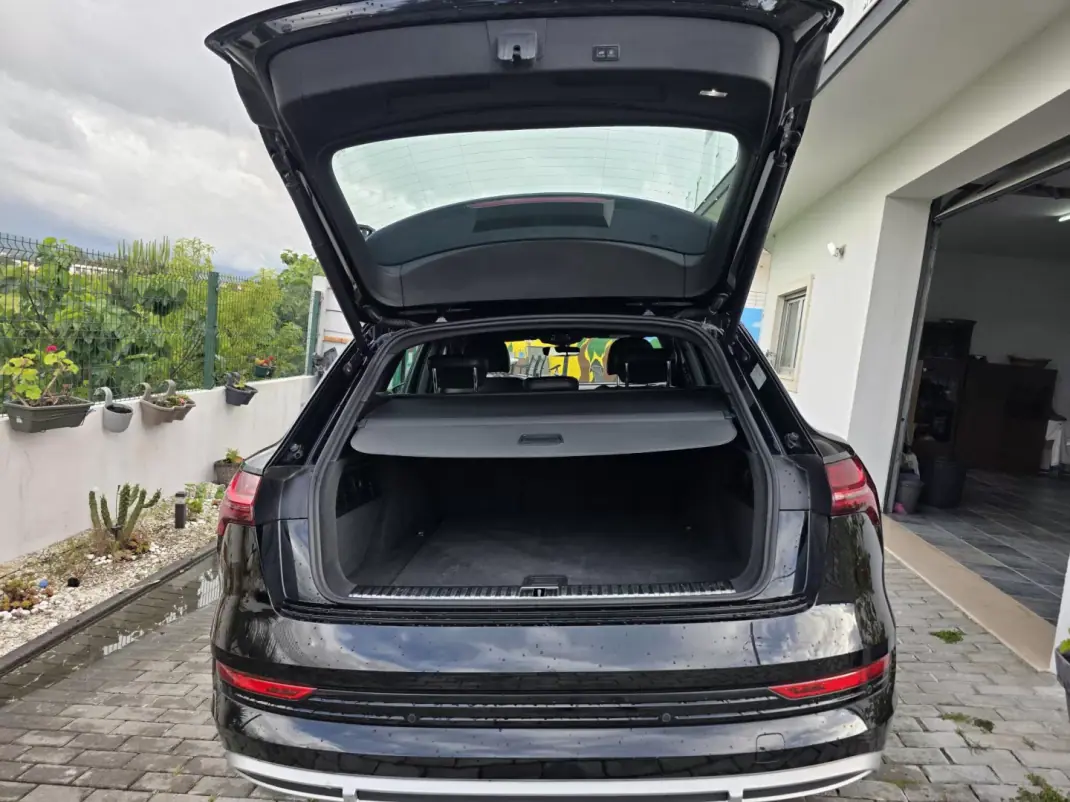 Audi e-tron 2022 - 31750 EUR, 115000 km - AUTO.MOTO.pt - 115000km - foto 38 de 73