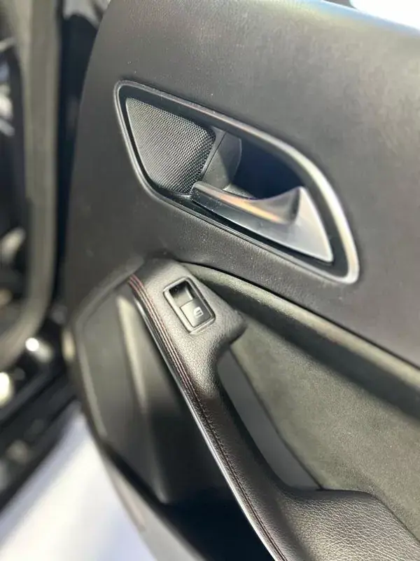 Mercedes-Benz CLA 220 2017 - 22500 EUR, 209125 km - AUTO.MOTO.pt - 209125km - foto 11 de 33