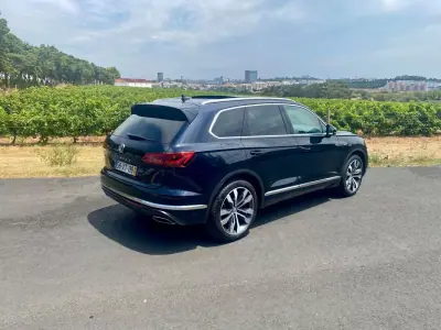 Volkswagen Touareg 2019 - 47500 EUR, 111935 km - AUTO.MOTO.pt - 111935km - foto 3 de 25