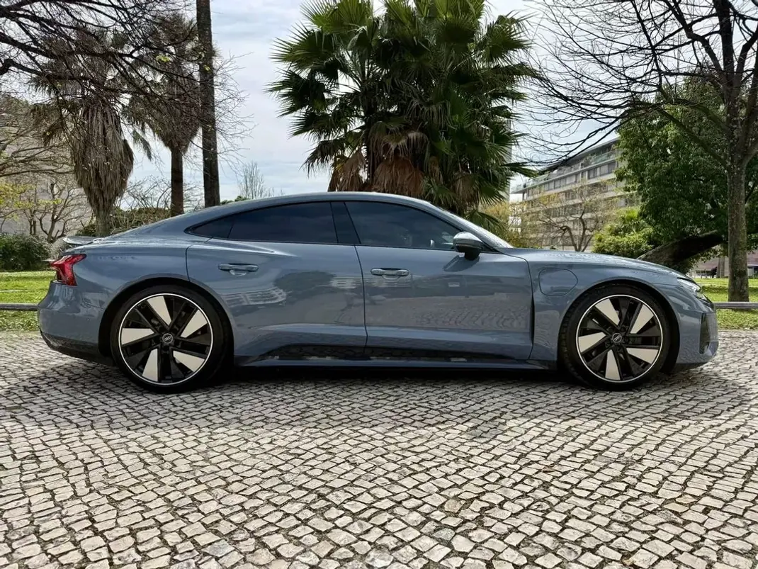 Audi e-tron GT 2022 - 57790 EUR, 82950 km - AUTO.MOTO.pt - 82950km - foto 13 de 55