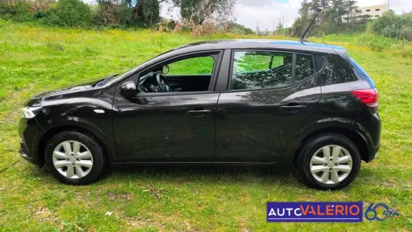Dacia Sandero 2023 - 14950 EUR, 69650 km - 69650km - foto 2 de 32