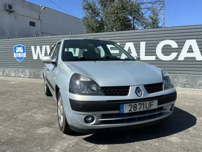 Renault Clio 2002 - 2750 EUR, 240000 km - AUTO.MOTO.pt - 240000km - foto 4 de 25