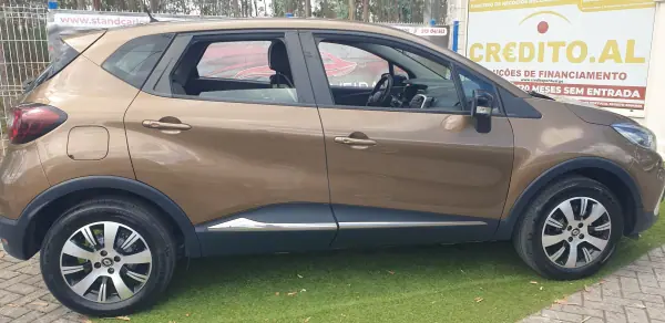 Renault Captur 2018 - 10750 EUR, 169000 km - AUTO.MOTO.pt - 169000km - foto 5 de 12