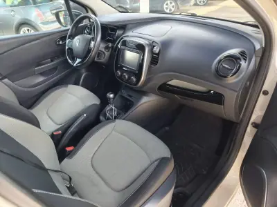 Renault Captur 2017 - 12990 EUR, 137723 km - AUTO.MOTO.pt - 137723km - foto 11 de 22