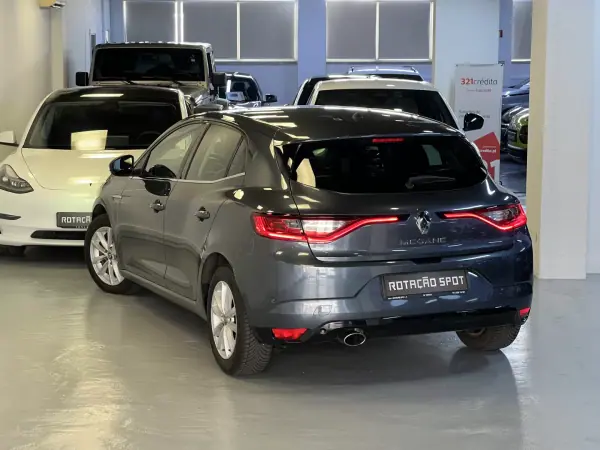 Renault Mégane 2016 - 11990 EUR, 140000 km - AUTO.MOTO.pt - 140000km - foto 4 de 41