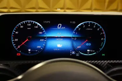 Mercedes-Benz A 250 2020 - 23900 EUR, 140000 km - AUTO.MOTO.pt - 140000km - foto 22 de 35