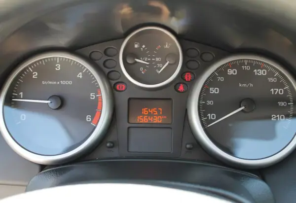 Peugeot 207 2007 - 4750 EUR, 156000 km - AUTO.MOTO.pt - 156000km - foto 21 de 23