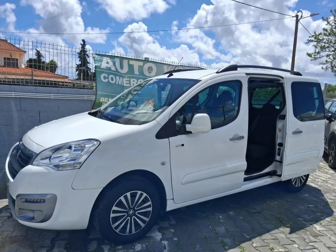 Peugeot Partner 2017 - 10800 EUR, 105000 km - AUTO.MOTO.pt - 105000km - foto 1 de 14