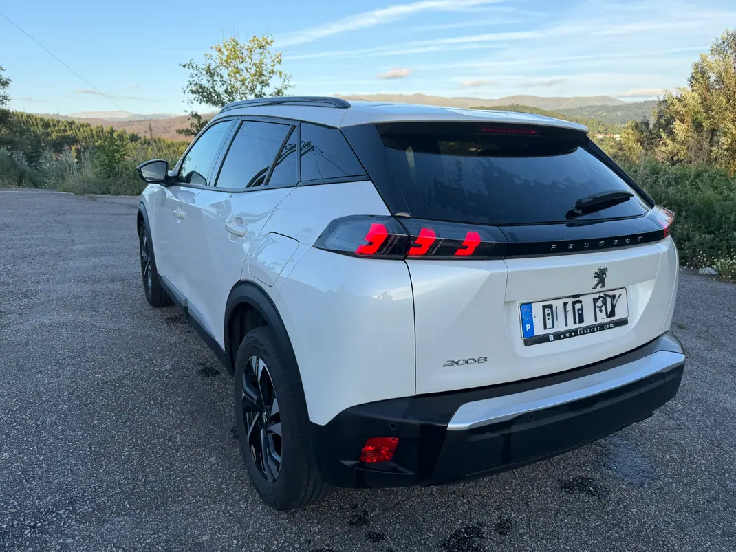 Peugeot 2008 2023 - 19000 EUR, 47800 km - AUTO.MOTO.pt - 47800km - foto 7 de 11