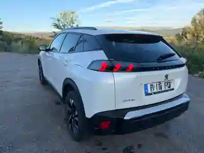 Peugeot 2008 2023 - 19000 EUR, 47800 km - AUTO.MOTO.pt - 47800km - foto 7 de 11