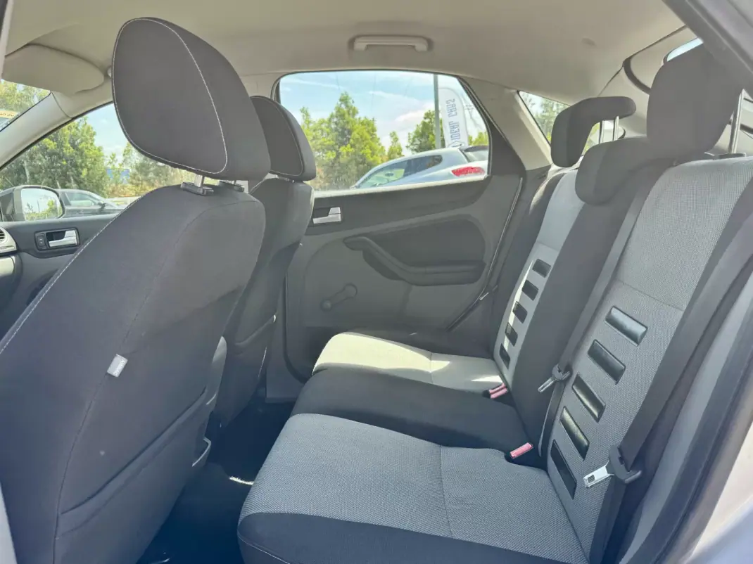 Ford Focus 2009 - 7250 EUR, 177000 km - AUTO.MOTO.pt - 177000km - foto 10 de 23