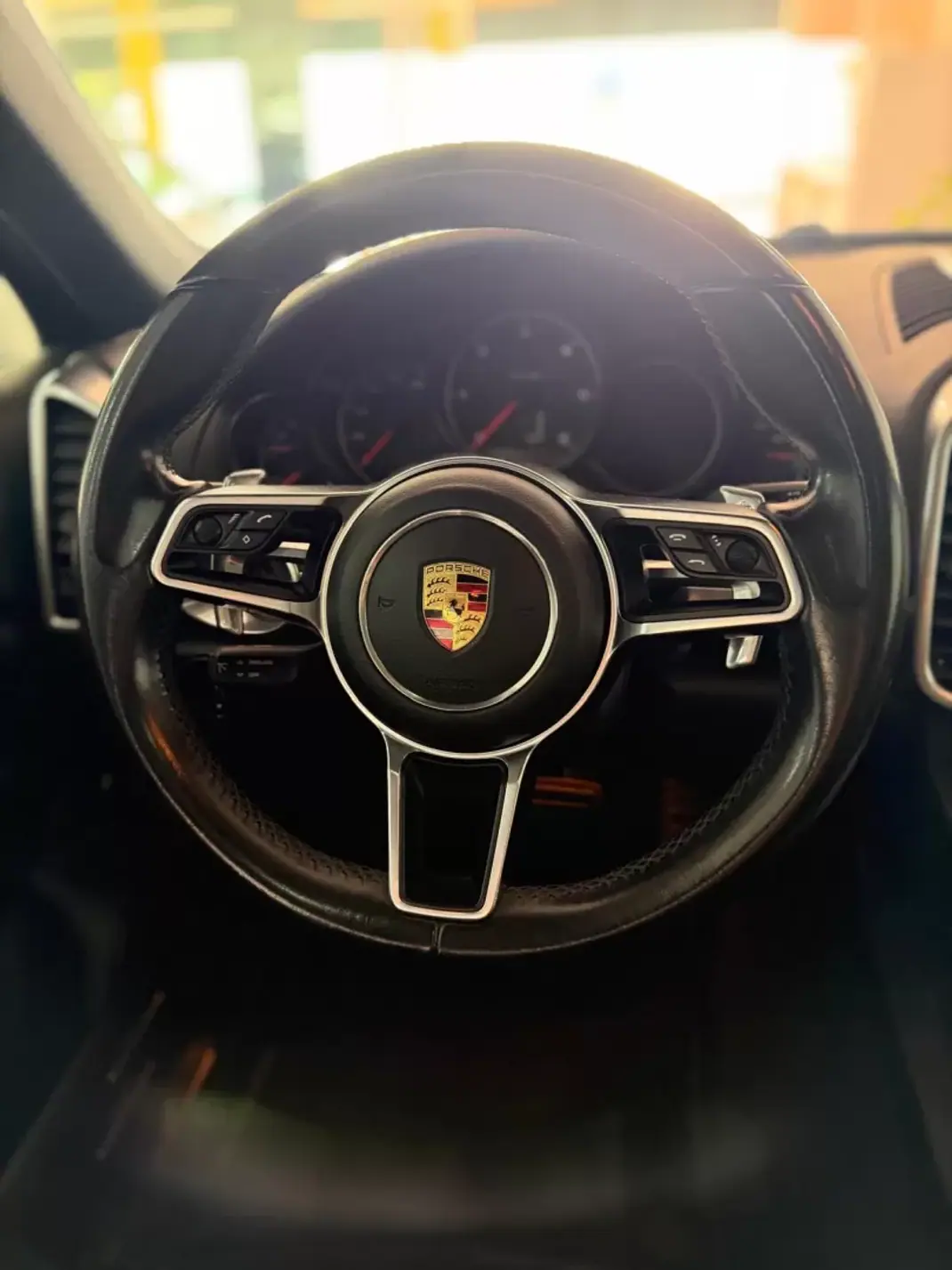 Porsche Cayenne 2016 - 34000 EUR, 280000 km - AUTO.MOTO.pt - 280000km - foto 8 de 23