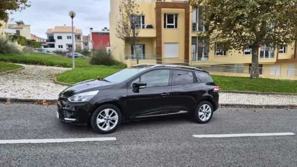 Renault Clio Sport Tourer 2018 - 11890 EUR, 98000 km - AUTO.MOTO.pt - 98000km - foto 12 de 12