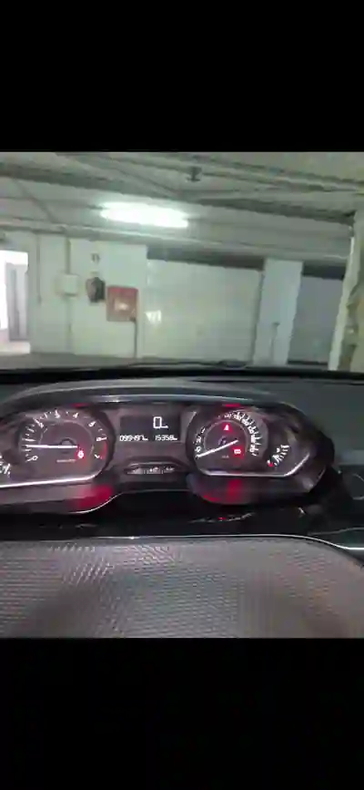 Peugeot 208 2017 - 8500 EUR, 99457 km - 99457km - foto 5 de 8