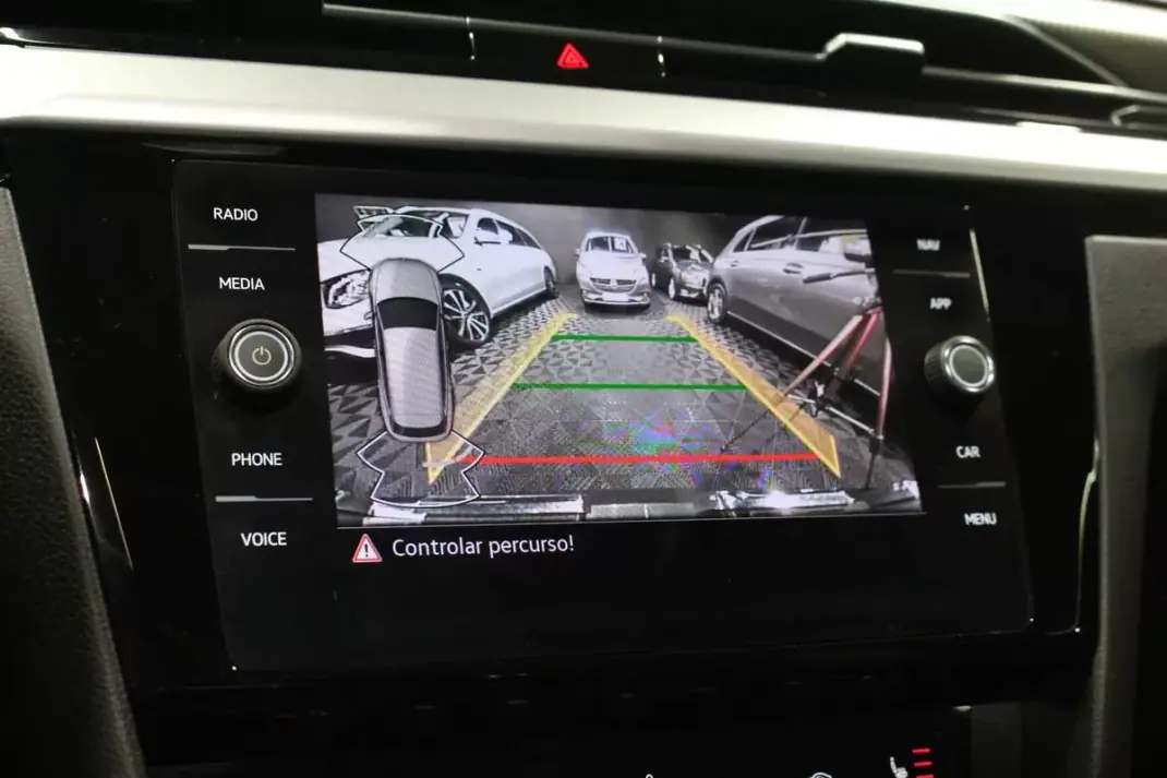 Volkswagen Arteon 2021 - 25400 EUR, 209040 km - AUTO.MOTO.pt - 209040km - foto 35 de 40