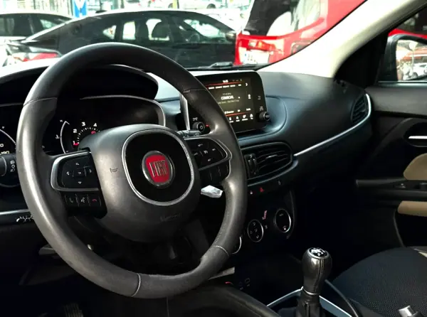 Fiat Tipo Station Wagon 2016 - 9950 EUR, 131000 km - AUTO.MOTO.pt - 131000km - foto 6 de 16