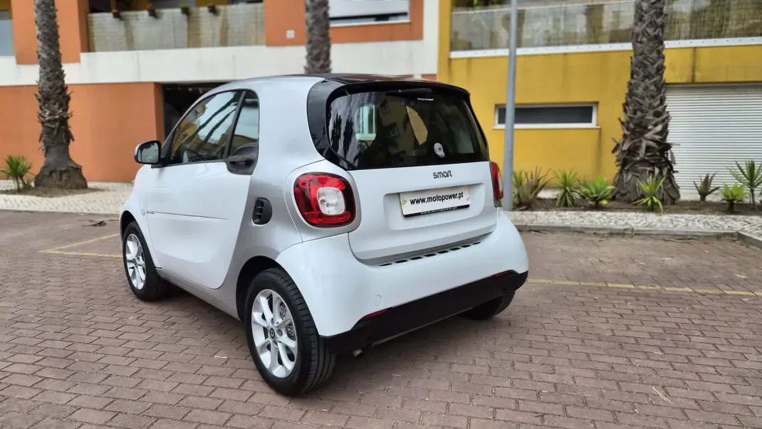 Smart ForTwo Coupé 2018 - 13890 EUR, 25000 km - 25000km - foto 9 de 12