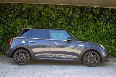MINI 5 Portas 2019 - 24900 EUR, 105000 km - AUTO.MOTO.pt - 105000km - foto 6 de 17