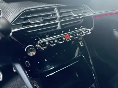 Peugeot 208 2022 - 15990 EUR, 75129 km - AUTO.MOTO.pt - 75129km - foto 31 de 35