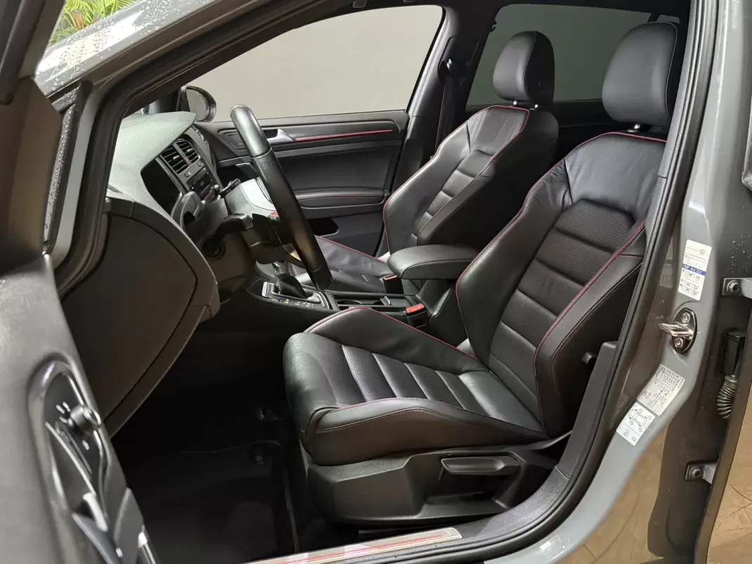 Volkswagen Golf 2019 - 30999 EUR, 99874 km - AUTO.MOTO.pt - 99874km - foto 10 de 20