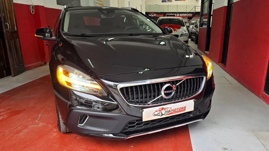 Volvo V40 Cross Country 2017 - 13990 EUR, 169554 km - 169554km - foto 2 de 61