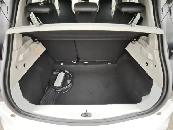 Renault Zoe 2020 - 15600 EUR, 92000 km - AUTO.MOTO.pt - 92000km - foto 6 de 10