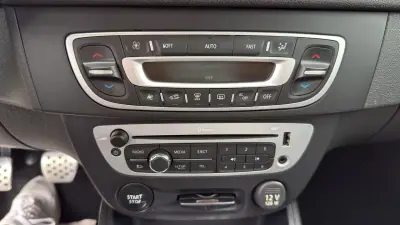 Renault Mégane Sport Tourer 2013 - 9950 EUR, 182000 km - AUTO.MOTO.pt - 182000km - foto 30 de 41