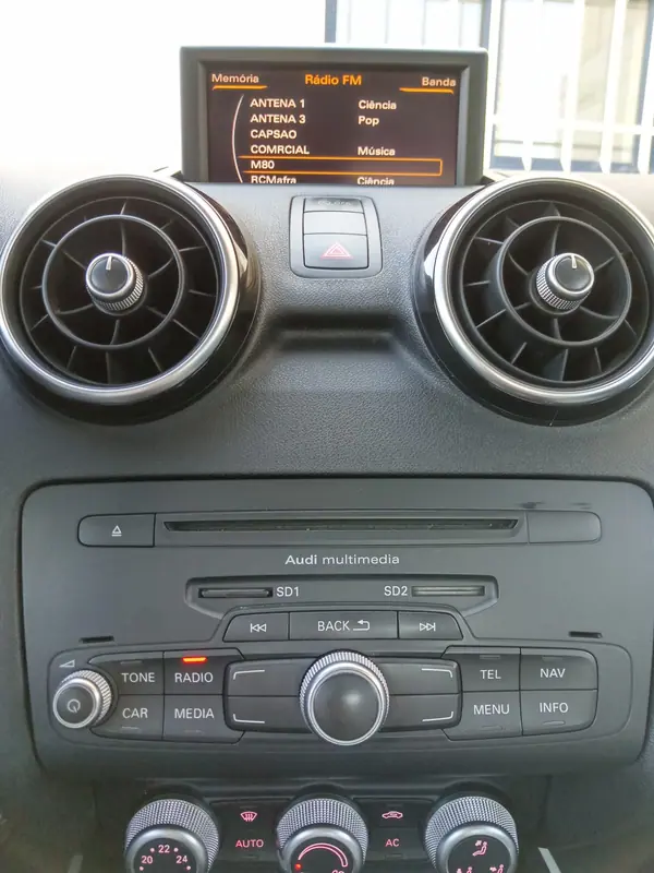 Audi A1 2010 - 7650 EUR, 189712 km - AUTO.MOTO.pt - 189712km - foto 7 de 12