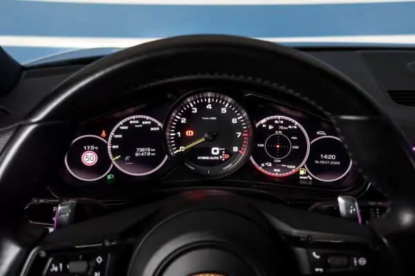 Porsche Panamera 2021 - 95000 EUR, 73819 km - AUTO.MOTO.pt - 73819km - foto 8 de 19