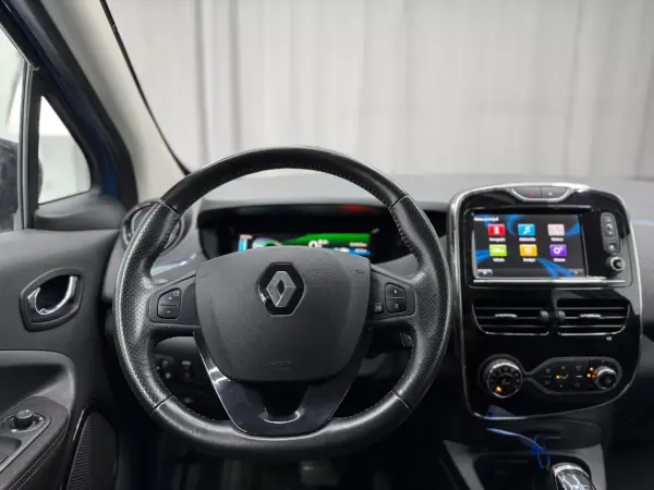 Renault Zoe 2019 - 10500 EUR, 130000 km - AUTO.MOTO.pt - 130000km - foto 12 de 18