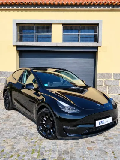 Tesla Model Y 2023 - 38490 EUR, 74953 km - 74953km - foto 20 de 25